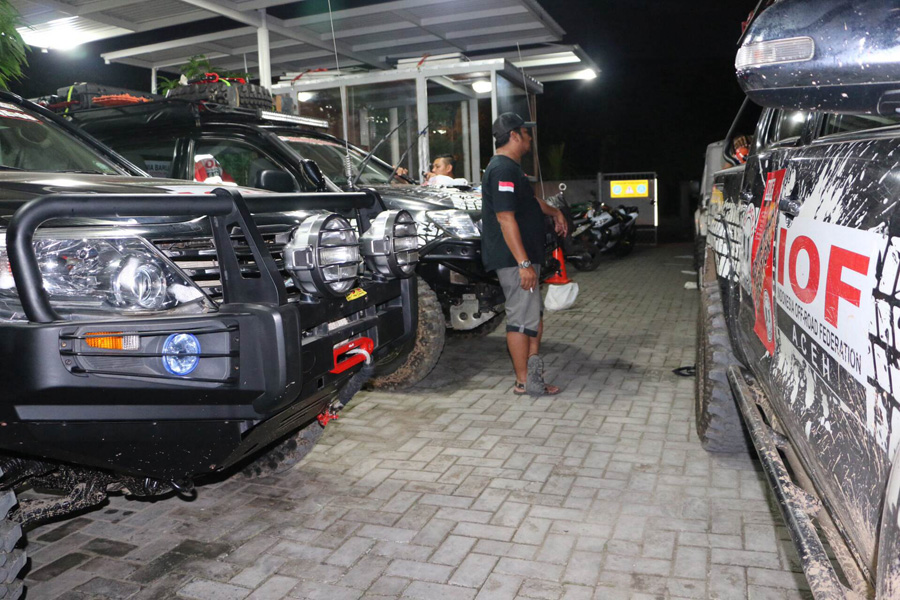 [FOTO]: Persiapan Peserta Offroader Aceh Bermanfaat Expedition 2015